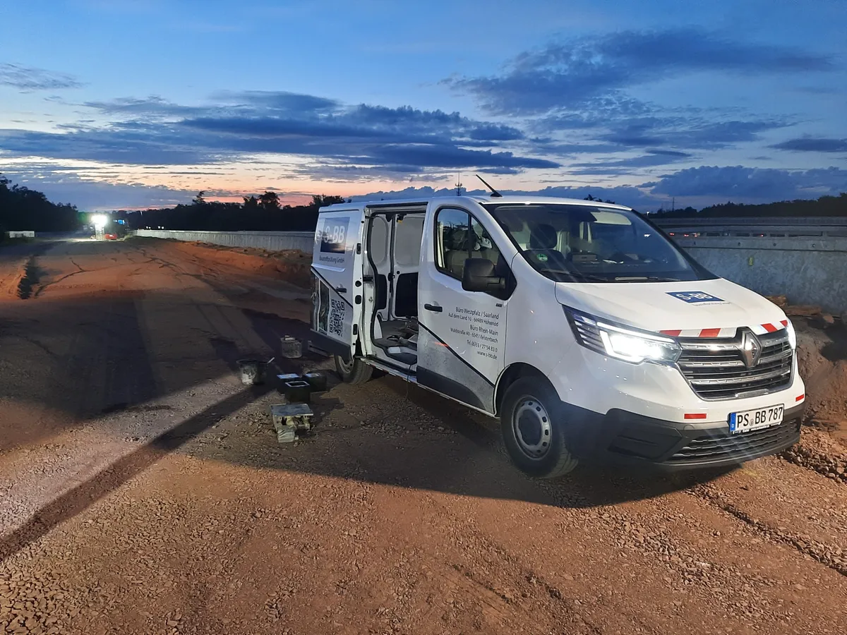 S-BB Einsatzfahrzeug auf Autobahnbaustelle